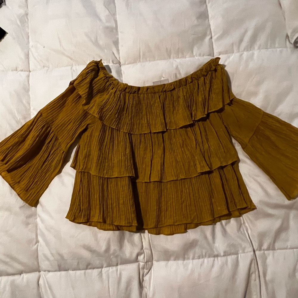 Gorgeous off the shoulder ( dark mustard color) top! -L